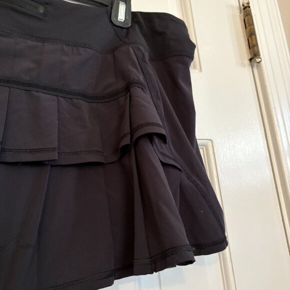 Lululemon Run Pace Setter Skirt in Black with Pleats Shorts - 10 - Picture 6 of 8